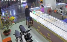 Chưa đầy 5 giờ, Công an TP.HCM bắt giữ nghi phạm cướp giật tiệm vàng