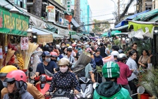 Chiều tối 26 tết: Chật kín người chen chân ở chợ hoa lớn nhất TP.HCM