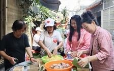 Thức trắng 4 đêm, gói hơn 800 bánh chưng 'trao tết' cho bà con khó khăn