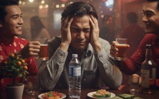 Mẹo uống nước đúng cách trước, trong và sau khi dùng rượu bia
