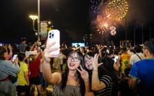 Pháo hoa rực rỡ trên bầu trời TP.HCM: Chúc mừng năm mới Bính Ngọ 'mã đáo thành công'!