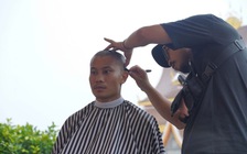 Diễn viên ‘Mưa đỏ’ tiết lộ lý do cạo trọc đầu, học tiếng Lào