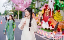 Biệt thự phố nhà giàu Phú Mỹ Hưng trang hoàng đón tết