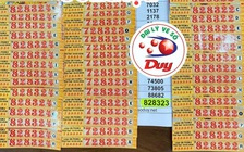 50 vé trúng xổ số miền Nam vừa lộ diện: Ăn tết xong mới… lấy 4 tỉ