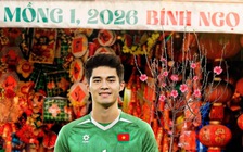 FIFA làm thơ chúc tết cực đỉnh, đăng ảnh Trung Kiên cầm cành đào du xuân trong trang phục thủ môn