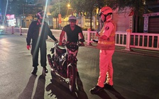 Bị thổi phạt nồng độ cồn, nam thanh niên nói 'không để mất thêm xe'