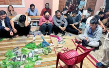 Công an đột kích, bắt quả tang 26 người đánh bạc trong đêm mùng 1 tết