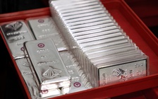 Giá bạc tiếp tục đà rơi, mất hơn 36 triệu đồng/kg