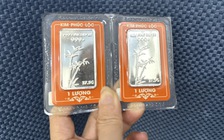 Giá bạc bật tăng sau đà lao dốc