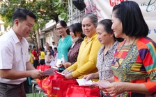 Bắt đầu trao quà tết Bính Ngọ cho các hộ khó khăn