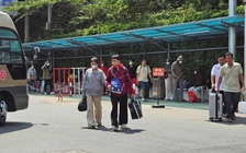 Mùng 5 tết, người dân quay lại TP.HCM: Cửa ngõ phía tây đông đúc nhưng không kẹt xe