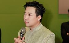 Phim tết bị quay lén, Trấn Thành cầu xin khán giả