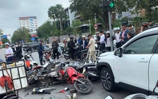 Hải Phòng: Ô tô tông 12 xe máy giữa giao lộ, nhiều người nhập viện