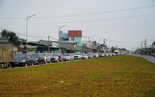 Dòng xe từ miền Tây đổ về TP.HCM sau tết, nhiều tuyến đường 'nghẹt thở'