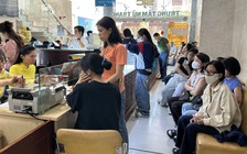 Khách xếp hàng mua vàng trước ngày Thần tài