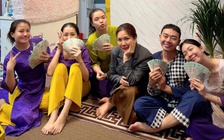 Chủ tiệm áo dài lì xì tết theo cách đặc biệt