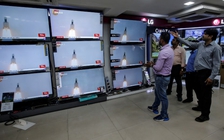 Đừng để hình ảnh rực rỡ tại cửa hàng đánh lừa khi mua Smart TV