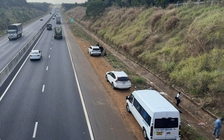 Buồn ngủ khi lái xe trên cao tốc: Làm gì để không bị phạt?