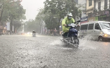Miền Bắc mưa lớn 2 ngày, Nam bộ mưa giông trái mùa