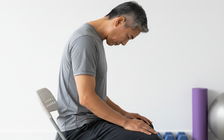 Đau cổ vai gáy: Thực hiện ngay các bài tập đơn giản này