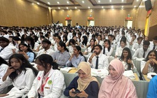 Nhiều sinh viên quốc tế chọn học ngành sức khỏe