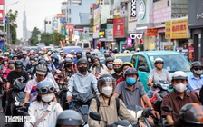 Giáp Tết Bính Ngọ, kẹt xe bủa vây các tuyến đường TP.HCM từ sáng tới tối mịt