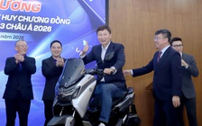 U.23 Việt Nam được thưởng xe máy xịn: Ông Kim và học trò háo hức trải nghiệm… ngay trên sân khấu