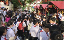 Đông nghịt người đổ về hội xuân kiểu... 'miệt vườn'