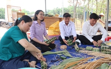 Cả xã đỏ lửa gói 2.500 bánh tét: Mang tết đến từng nhà