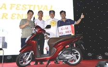 Công ty 'chơi lớn' tặng xe máy, tủ lạnh cho công nhân trong tiệc tất niên