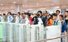 Xuyên đêm ở cửa ngõ không ngủ Tân Sơn Nhất cận Tết Bính Ngọ