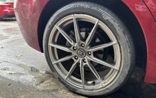 Dấu hiệu nào cho thấy lốp ô tô không đủ điều kiện đi đường dài?