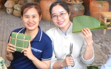 Khách sạn Yasaka Nha Trang 'cầm tay chỉ việc' du khách gói bánh chưng tết

