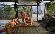 Người kể chuyện 'triệu view' về làng chiếu Định Yên