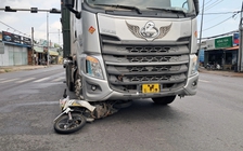 Đồng Tháp: Hai ông cháu may mắn thoát chết dưới gầm xe đầu kéo