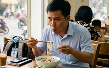 Vì sao chuyên gia khuyên không nên ăn quá nhanh?