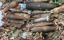 Tây Ninh: Đào đất làm vườn, nông dân phát hiện quả bom nặng hơn 100 kg