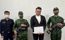 Bắt 1 người Trung Quốc vận chuyển vàng trái phép vào Việt Nam