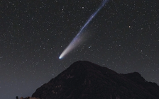 Màn trình diễn rực rỡ nhất thế kỷ của sao chổi Halley: Năm 2061 mới gặp lại!