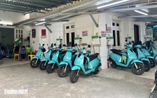 Xe máy điện sạc pin và đổi pin có ưu, nhược điểm gì?