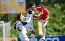 ĐKVĐ lẫn á quân dừng chân ở tứ kết