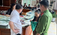 Cụ bà mang 19 chỉ vàng đi bán để chuyển tiền cho kẻ lừa đảo