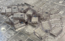 Giá vàng tiếp tục 'rơi', giá bạc bật tăng