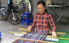 Người Hrê mang họ Phạm: Nặng lòng với di sản thổ cẩm