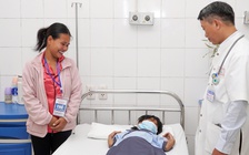 Cứu sống bé gái bị rắn độc cắn nhờ huyết thanh gửi bằng máy bay