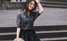 Mát nhẹ ngày nắng qua bản phối váy dài và giày thể thao