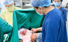 Sản phụ 60 tuổi sinh con trai 2,8 kg