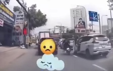 Mở cửa ô tô làm xe máy té ngã: Tài xế bị CSGT TP.HCM phạt 5 triệu