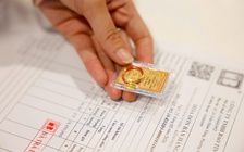 Công ty vàng tăng bán khi giá giảm mạnh