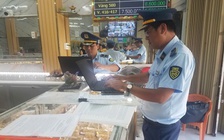 Đồng Tháp xử phạt 9 tiệm vàng bán trang sức giả thương hiệu Chanel, Versace